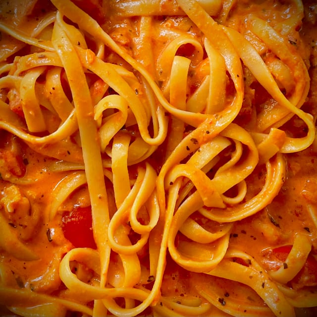 Fettuccine with Pink Alfredo Sauce (Vodkaless Vodka Sauce).